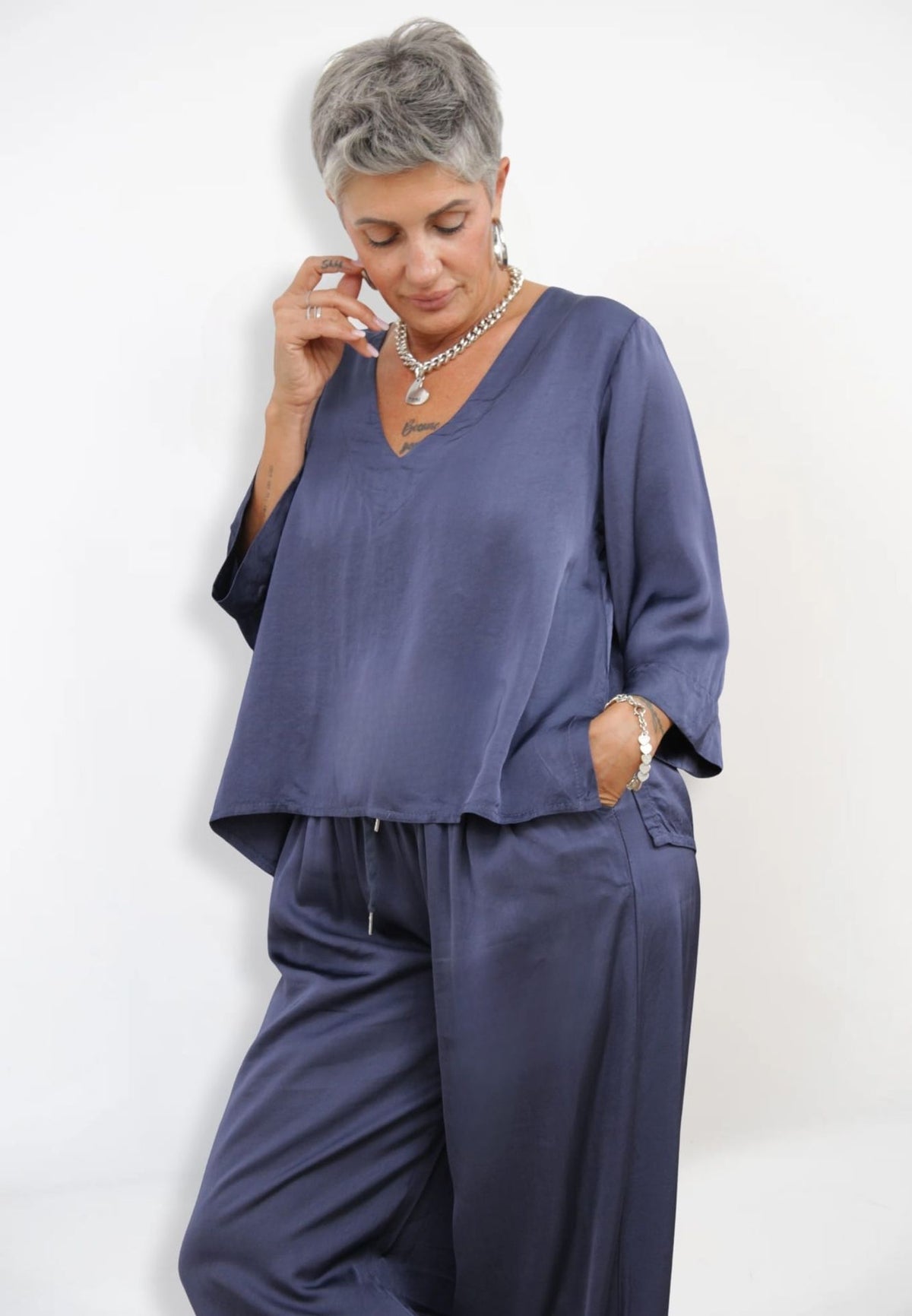 Blusa Scollo V Satin Regular