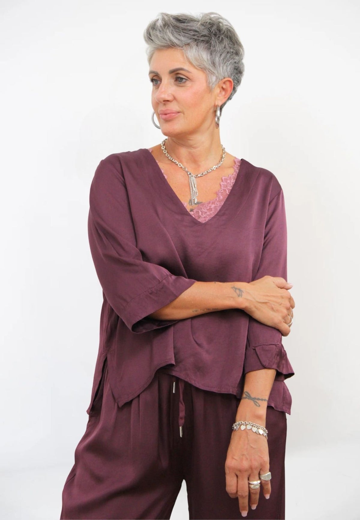 Blusa Scollo V Satin Regular