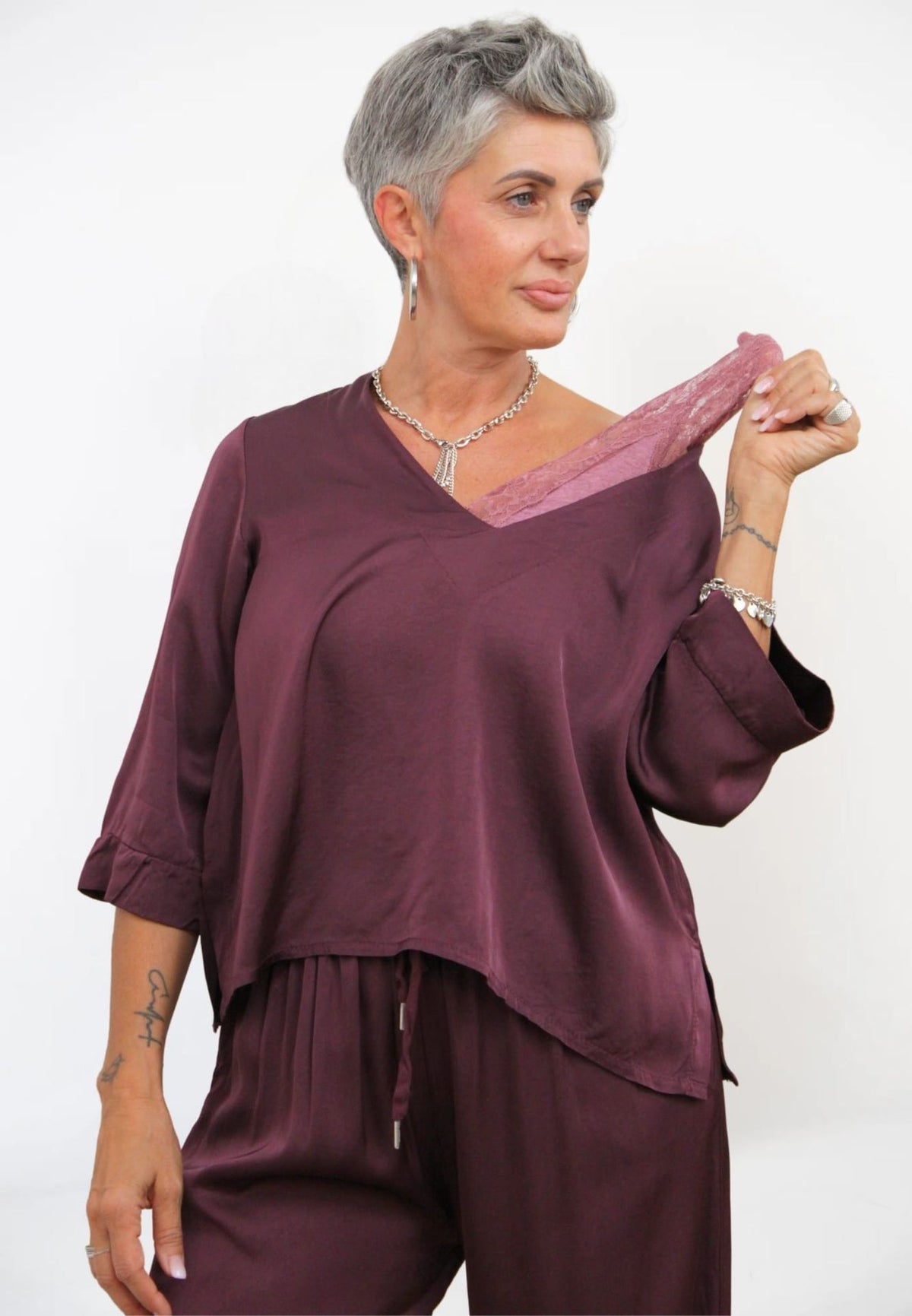 Blusa Scollo V Satin Regular