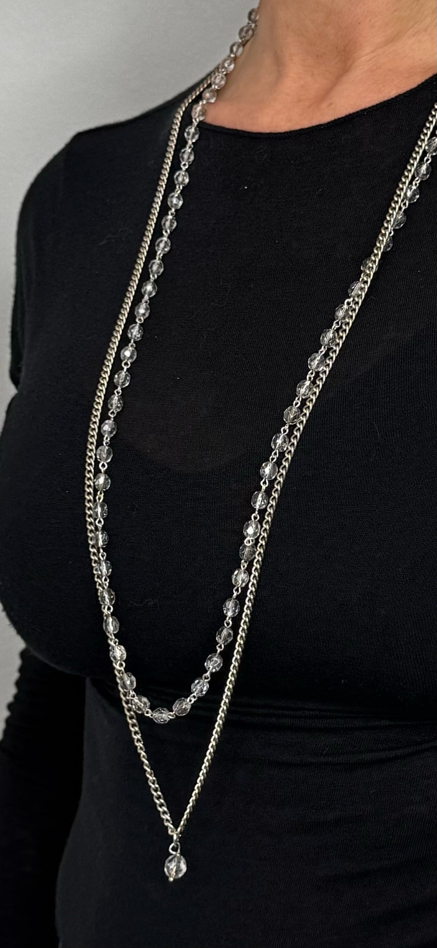 Collana di acquamarina liscia e sfaccettata intervallata con sfere d Collana di acquamarina liscia e sfaccettata intervallata con sfere d